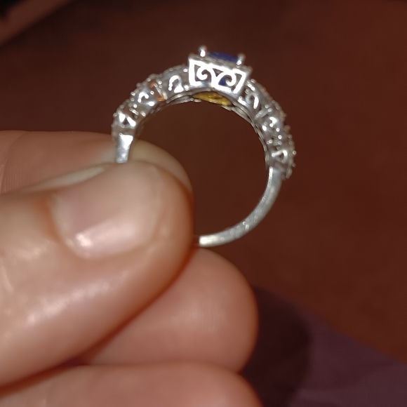 Womens ring size 7 - Picture 3 of 3